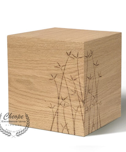 Urna cineraria Bamboo in legno di alta decorazione, per la custodia delle ceneri da cremazione, di grande versatilità di ambientazione per onorare la memoria del proprio caro in modo elegante e per tenerlo sempre insieme a noi in un contesto di armonia e discrezione