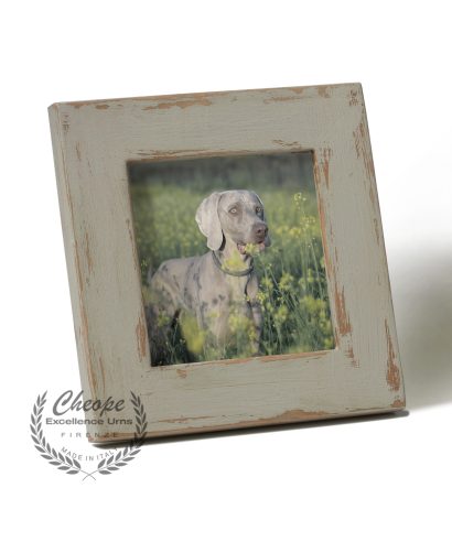 Urna quadro Zaff Green in legno di abete di alta decorazione, per la custodia delle ceneri da cremazione animale, di grande versatilità di ambientazione per non dimenticare mai l’amore che ci ha donato e per tenerlo sempre insieme a noi in un contesto di armonia e discrezione